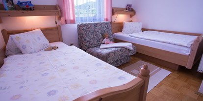 Urlaub auf dem Bauernhof - Schwimmmöglichkeit: Badesee - Turnersee - Kinder-Schlafzimmer  - Ferienwohnungen Starmuz
