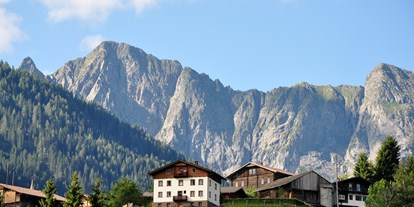 vacanza in fattoria - Jahreszeit: Winter-Urlaub - Carinzia - Ausblick vom Balkon aus auf die Karnischen Alpen - Stembergerhof
