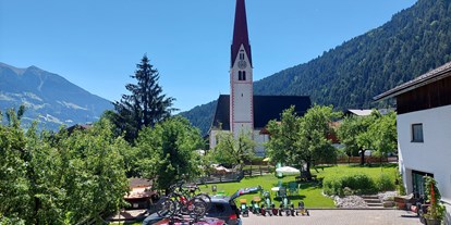 Urlaub auf dem Bauernhof - Mithilfe beim: Melken - Österreich - Brixnerhof im Zillertal