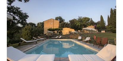 Urlaub auf dem Bauernhof - Chianti - Siena - Blick auf das Bauernhaus vom Swimmingpool aus. - Agriturismo La Tinaia