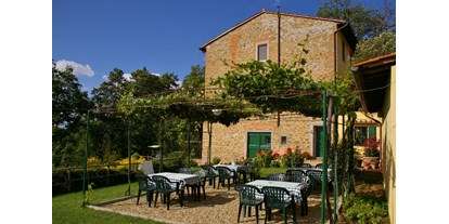Urlaub auf dem Bauernhof - Chianti - Siena - Platz zum Essen in Garten. - Agriturismo La Tinaia