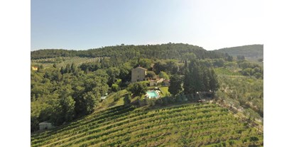 Urlaub auf dem Bauernhof - Chianti - Siena - Das Bauernhaus ist von Weinbergen, Olivenhainen und Wäldern umgeben. Eine Oase der Ruhe. - Agriturismo La Tinaia