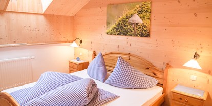 Urlaub auf dem Bauernhof - Jahreszeit: Sommer-Urlaub - Niederösterreich - Schlafzimmer FeWo Bauerngartl - Biohof Lueg