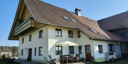 Urlaub auf dem Bauernhof - Rodeln - Deutschland - Ferienwohnung "Linde" im DG mit Balkon und Terrasse - Mockenhof