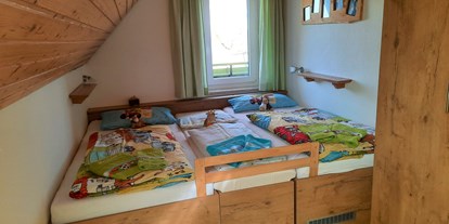 Urlaub auf dem Bauernhof - Baden-Württemberg - Ferienwohnung "Linde" Kinderzimmer mit Kuschelbett - Mockenhof