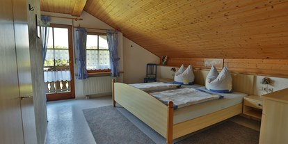 Urlaub auf dem Bauernhof - Oberstaufen - Ferienwohnung "Kleeblatt" Schlafzimmer - Mockenhof