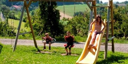 Urlaub auf dem Bauernhof - Umgebung: Urlaub in den Hügeln - Steiermark - Für die Kinder gibt es einen Spielplatz - Schwalbenhof