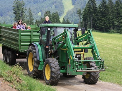 Urlaub auf dem Bauernhof - Art der Unterkunft: Ferienwohnung - Traktorrundfahrt - Erlebnishof Reiner
