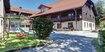 Urlaub auf dem Bauernhof - Schwimmmöglichkeit: Badesee - Bayern - Ferienhof  - Ferienhof Landhaus Guglhupf
