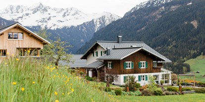 Urlaub auf dem Bauernhof - Mithilfe beim: Tiere füttern - Vorarlberg - Bergbauernhof Ganahl