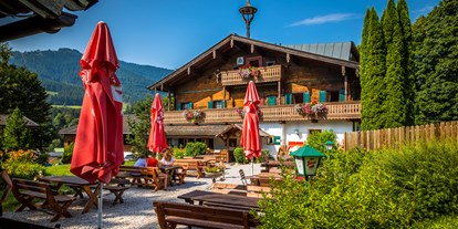Urlaub auf dem Bauernhof - erreichbar mit: Bus - Salzburg - Der Millinghof mit seiner schönen Sonnenterrasse - MILLINGHOF