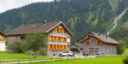 Urlaub auf dem Bauernhof - Mithilfe beim: Tiere pflegen - Vorarlberg - Ferienbauernhof Nigsch - Ferienbauernhof Nigsch