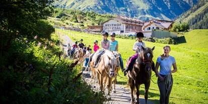 Urlaub auf dem Bauernhof - Tiere am Hof: Pferde - Tirol - Kinderreiten - Apartpension Almhof - Reithof Pitztal