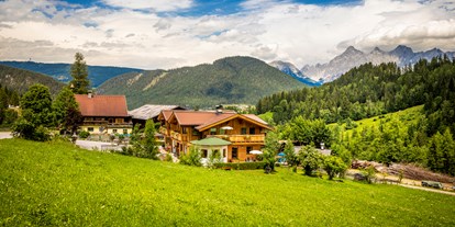 Urlaub auf dem Bauernhof - Österreich - Außenansicht Öko-Appartements Sommer - Öko-Appartements Biobauernhof "Fallhaus"