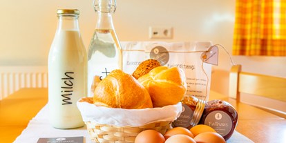 Urlaub auf dem Bauernhof - Salzburg - Brötchenservice möglich, frische Milch und Eier von unserem Biobauernhof. - Öko-Appartements Biobauernhof "Fallhaus"