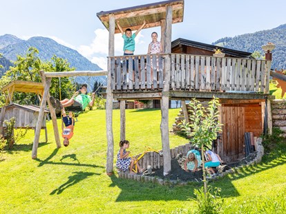 Urlaub auf dem Bauernhof - Wanderwege - Österreich - Spielplatz mit vielen Spielmöglichkeiten.  - Biobauernhof Mittermoos