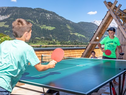 Urlaub auf dem Bauernhof - Trampolin - Alpen - Tischtennistisch - Biobauernhof Mittermoos