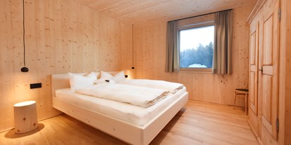 Urlaub auf dem Bauernhof - Vorarlberg - Chalet "Nahtur" - Schlafzimmer Eltern - Nahturhof