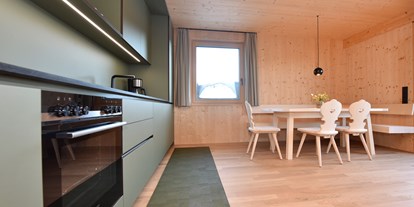 Urlaub auf dem Bauernhof - Fernseher am Zimmer - Vorarlberg - Chalet "Nahtur" - Küche/Wohnbereich - Nahturhof