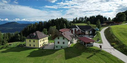 Urlaub auf dem Bauernhof - Mithilfe beim: Tiere füttern - St. Andrä (Weitensfeld im Gurktal) - ERLEBNISBAUERNHOF Steinerhof in Kärnten