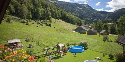 Urlaub auf dem Bauernhof - Umgebung: Urlaub am See - Salzburg - Auch für unsere kleinen Gäste haben wir einen kleinen Spielplatz wo sie sich austoben können. - Bio-Bauernhof Vordergrubenbach