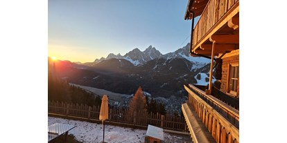 Urlaub auf dem Bauernhof - Stromanschluss: für E-Autos - Trentino-Südtirol - Sonnenaufgang im Winter - Bergbauernhof Glinzhof