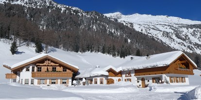 Urlaub auf dem Bauernhof - Lagerfeuerstelle - Südtirol - Winter am Oberhof in sonniger Lage. - Oberhof