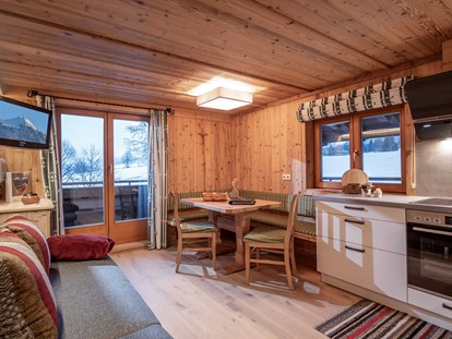 Urlaub auf dem Bauernhof - Verleih: Schneeschuhe - Österreich - Gemütliche Wohnküche - Erbhof "Achrainer-Moosen"