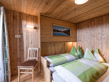Urlaub auf dem Bauernhof - Premium-Höfe ✓ - Schlafzimmer 2 - FeWo "Hohe Salve"
- 2 Bett Variante - Erbhof "Achrainer-Moosen"