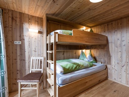 Urlaub auf dem Bauernhof - Alpen - Schlafzimmer 2 - FeWo "Hohe Salve"
- 2 Bett Variante "Stockbett" - Erbhof "Achrainer-Moosen"