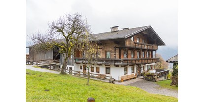 Urlaub auf dem Bauernhof - Spielplatz - Tirol - Aussenansicht Wermenerhof - Wermenerhof