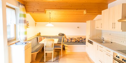 Urlaub auf dem Bauernhof - Fernseher am Zimmer - Tirol - Wohnküche Appartement Edelweiß - Wermenerhof