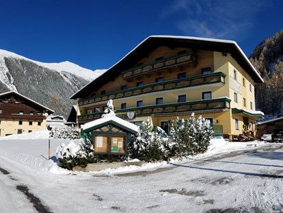 Urlaub auf dem Bauernhof - Selbstversorger - Tirol - Hausbild Winter - Reiterhof Alpin Appart