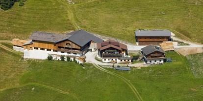 Urlaub auf dem Bauernhof - Klassifizierung Blumen: 3 Blumen - Tirol - Luftbild vom Wachtlerhof - Bauernhof Wachtlerhof