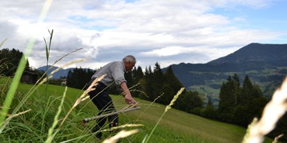 Urlaub auf dem Bauernhof - Mithilfe beim: Melken - Salzburg - Handmähen  - Schloif Troadkastn
