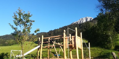 Urlaub auf dem Bauernhof - Mithilfe beim: Eier sammeln - Tirol - Großwolfing