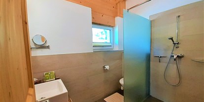 Urlaub auf dem Bauernhof - Ponyreiten - Österreich - Badezimmer mit Walk-in Dusche - Bio und Reiterhof der Veitenhof