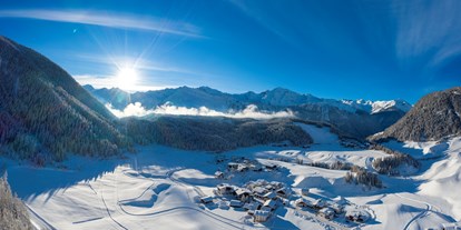 Urlaub auf dem Bauernhof - Spielplatz - Tirol - Niederthai im Winter - Vogelperspektive - Bio und Reiterhof der Veitenhof