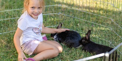 Urlaub auf dem Bauernhof - Arriach - Unsere Kaninchen - Bauernhof Malehof, Familie Struger