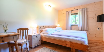 Urlaub auf dem Bauernhof - Fernseher am Zimmer - Steiermark - Ferienwohnung Johanna; Schlafzimmer 2 - Auerhof