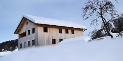 Urlaub auf dem Bauernhof - Mithilfe beim: Heuernten - Österreich - Ausblickhof außen Ansicht Winter - Ausblickhof