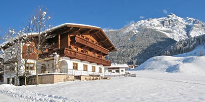 Urlaub auf dem Bauernhof - nachhaltige Landwirtschaft - Tirol - Ausserwieserhof im Winter - Ausserwieserhof