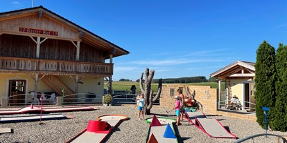 Urlaub auf dem Bauernhof - Oberbayern - Haus eigenen Minigolf  - Reiherhof