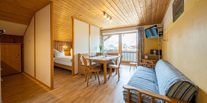 Urlaub auf dem Bauernhof - Samerberg - Ferienwohnung Droatkammer
großer Wohn-Schlafraum mit abgetrennten Doppelbett - Estermannhof