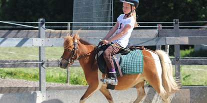Urlaub auf dem Bauernhof - Frühstück - Bayern - Pony reiten mit unserer Stute Lucca - Hochgallinger Hof