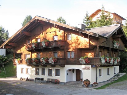 Urlaub auf dem Bauernhof - Salzburger Sportwelt - Apartmenthaus Kuchelberg im Sommer - Apartmenthaus Kuchelberg