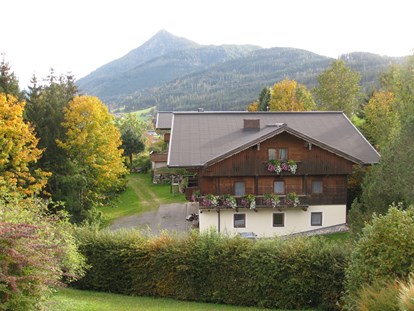 Urlaub auf dem Bauernhof - Umgebung: Urlaub am See - Salzburg - Herbst im Apartmenthaus - Apartmenthaus Kuchelberg