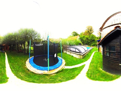 Urlaub auf dem Bauernhof - Schwimmmöglichkeit: Außenpool - Garten Ferienhof Hohe
360° Aufnahmen - virtueller Rundgang - Ferienhof Hohe