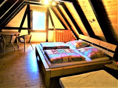 Urlaub auf dem Bauernhof - Aufenthaltsraum - Bayern - Schlafzimmer "Drei Zinnen" Ferienhof Hohe - Ferienhof Hohe