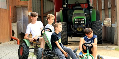 Urlaub auf dem Bauernhof - Mithilfe beim: Tiere füttern - Bayern - Ederhof